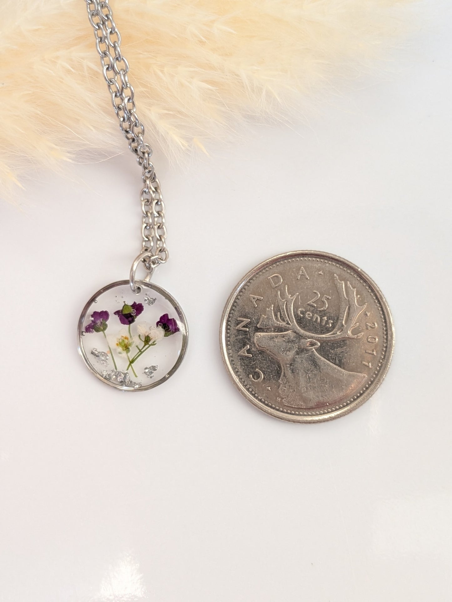Round floral pendant