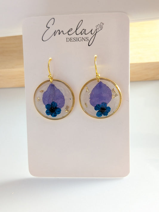 Floral pendants with white background earrings.
